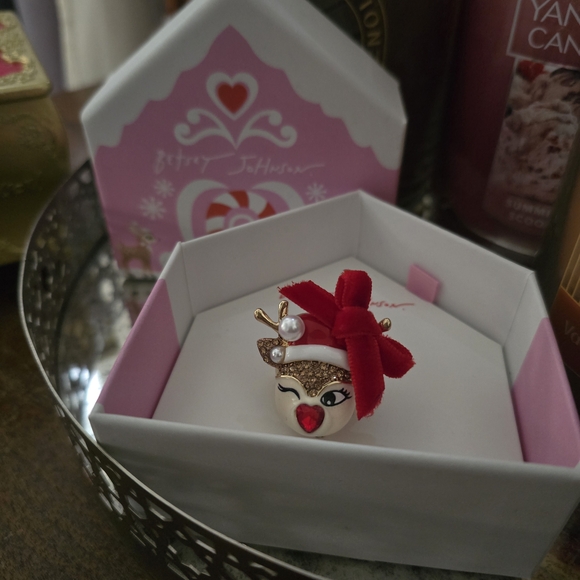 Charming Holiday Reindeer Ring with Red Bow - Picture 11 of 12